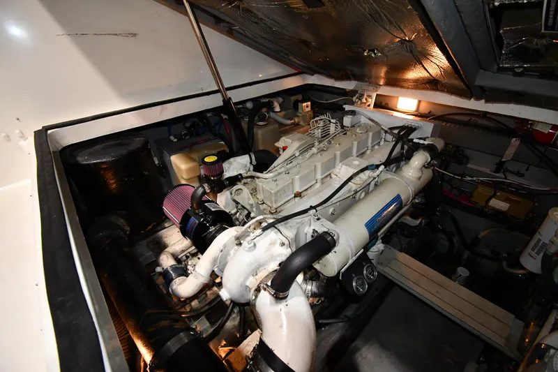 Slide: The Image of Sea Ray 370 Express Cruiser 2000 - 50