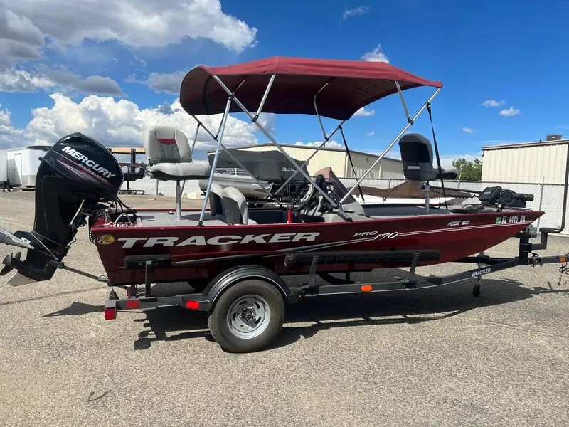 Slide: The Image of Tracker Pro 170 2017 - 38