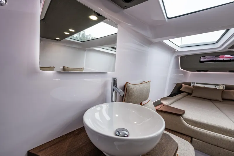 Slide: The Image of Axopar 37xc - Wetbar 2021 - 50