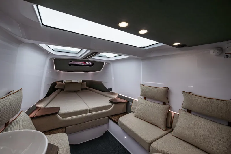 Slide: The Image of Axopar 37xc - Wetbar 2021 - 51