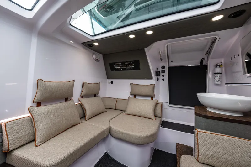 Slide: The Image of Axopar 37xc - Wetbar 2021 - 52