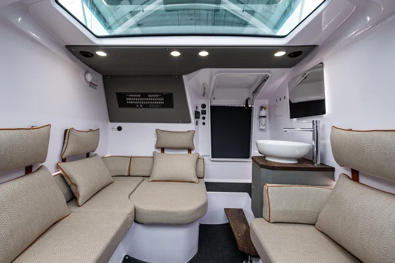 Slide: The Image of Axopar 37xc - Wetbar 2021 - 53