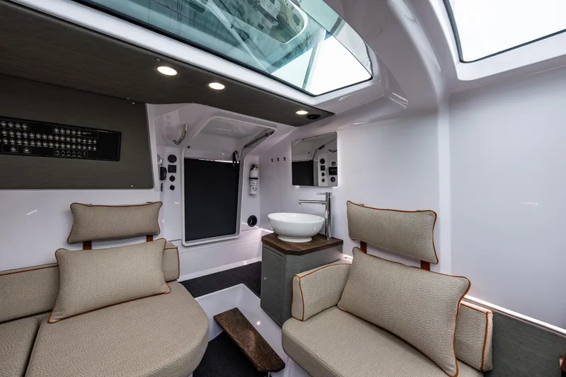 Slide: The Image of Axopar 37xc - Wetbar 2021 - 55