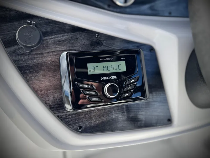 Slide: The Image of Kicker audio system in 2025 Berkshire 20 CRSE boat dashboard. - 18