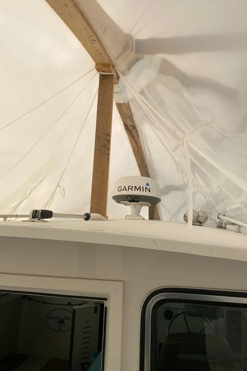 Slide: The Image of 2018 Parker 2530 Extended Cabin with Garmin radar under protective cover. - 20