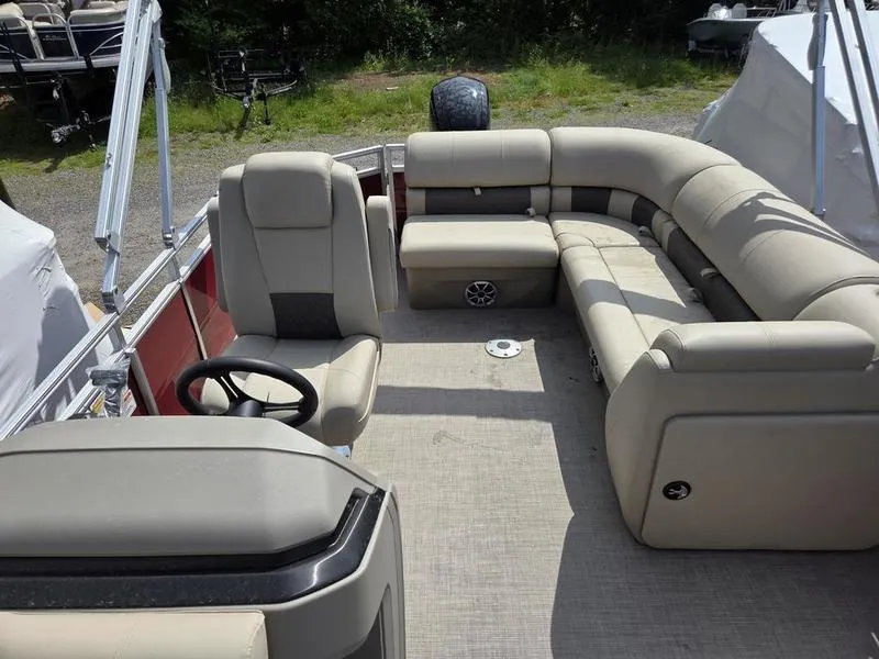 Slide: The Image of 2025 Sun Tracker PB 20 DLX pontoon boat with spacious seating and modern design. - 9