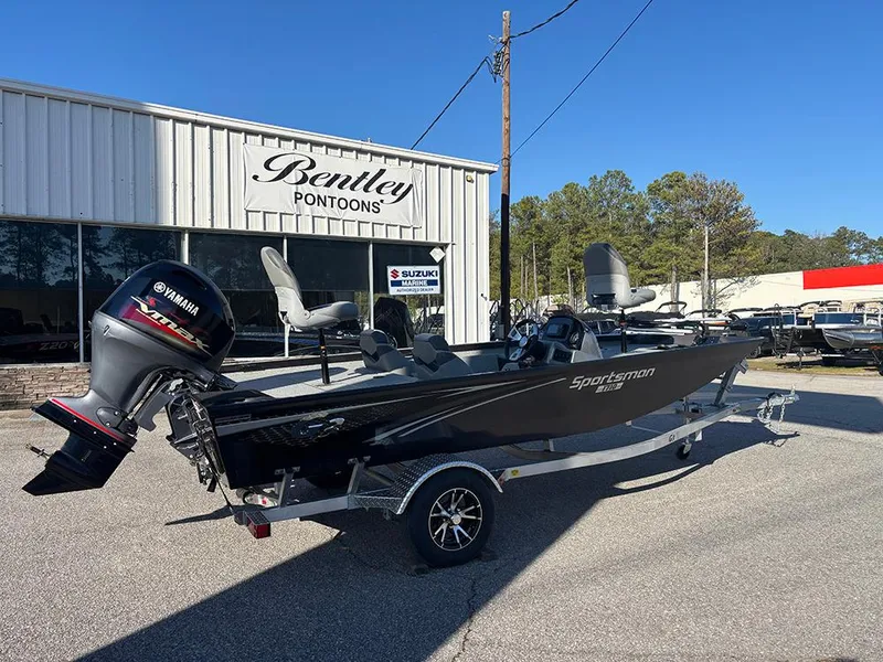 Slide: The Image of 2025 G3 Sportsman 1710 boat with Yamaha motor at Bentley Pontoons dealership. - 7