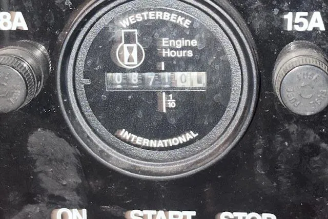 Slide: The Image of 1996 Sea Ray 400 Express Cruiser engine hour meter showing 871.1 hours. - 31
