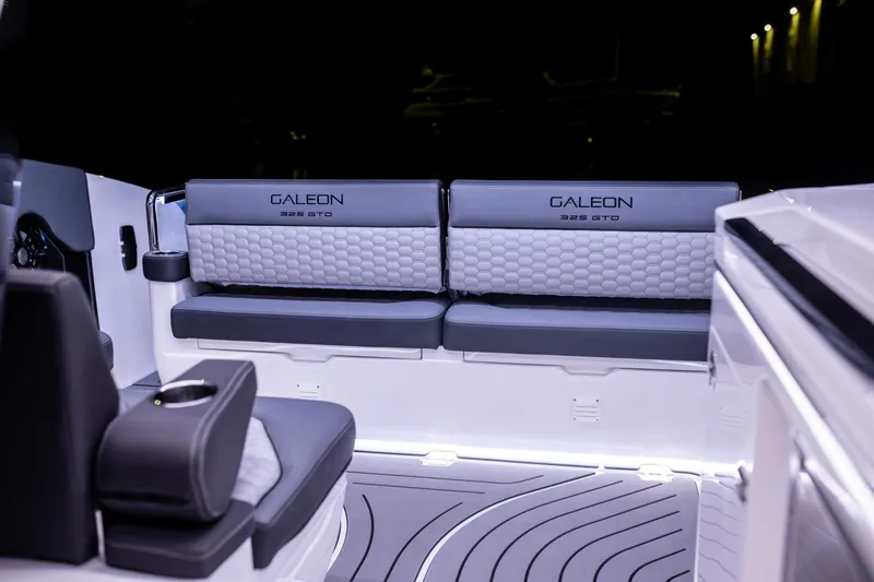 Slide: The Image of Galeon 325 GTO 2025 - 14
