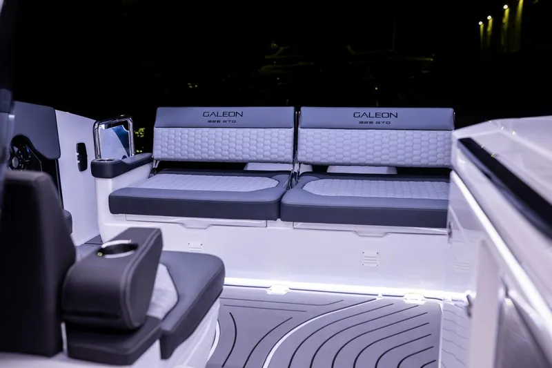 Slide: The Image of Galeon 325 GTO 2025 - 15