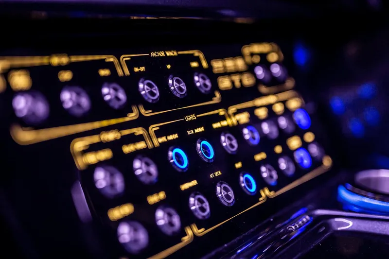 Slide: The Image of Galeon 325 GTO 2025 - 29