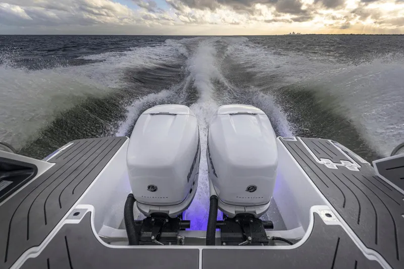 Slide: The Image of Galeon 325 GTO 2025 - 8