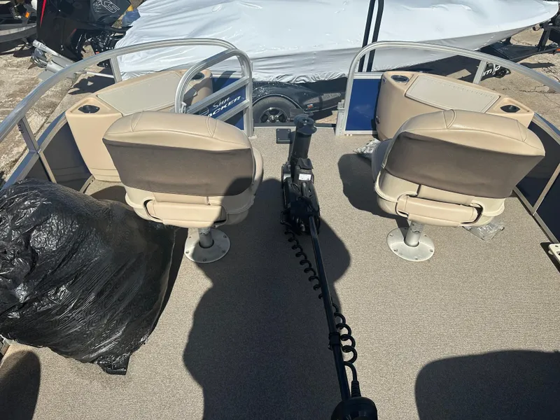 Slide: The Image of 2017 Sun Tracker Fishin' Barge 22 DLX with two swivel seats on deck. - 13
