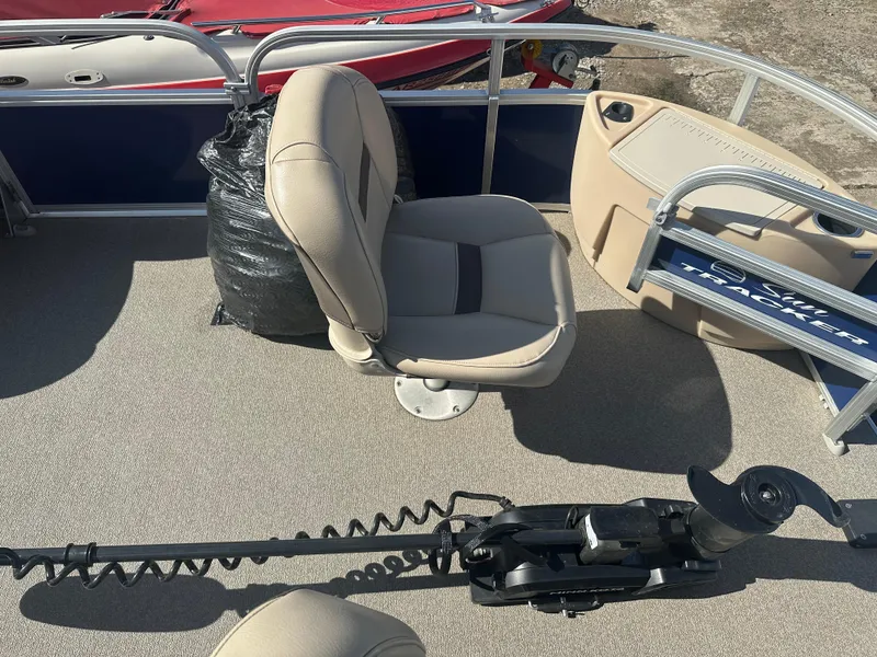 Slide: The Image of 2017 Sun Tracker Fishin' Barge 22 DLX interior with seating and fishing equipment. - 15