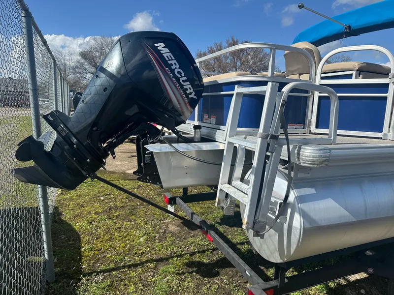 Slide: The Image of 2017 Sun Tracker Fishin' Barge 22 DLX pontoon boat with Mercury outboard motor. - 4