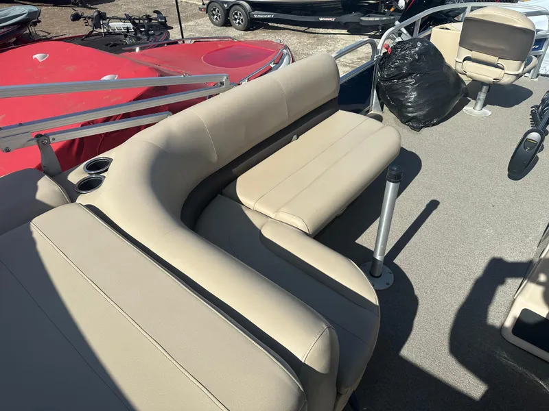 Slide: The Image of 2017 Sun Tracker Fishin' Barge 22 DLX with beige seating and cup holders. - 8