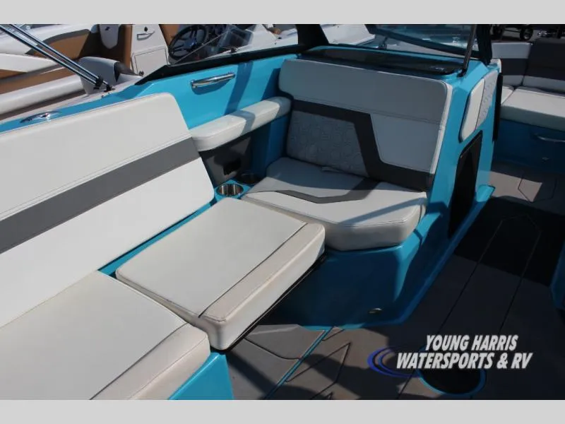 Slide: The Image of Heyday Wake Boats H22 2023 - 8