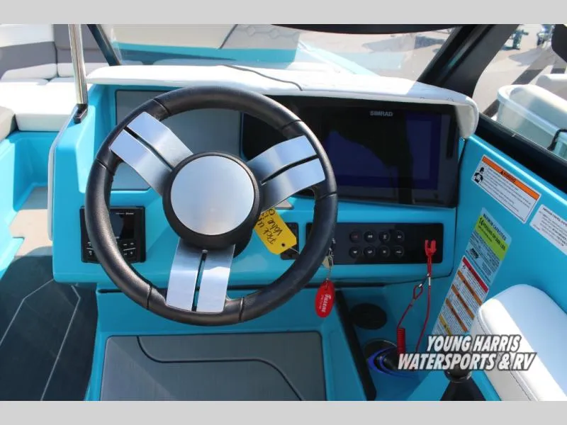 Slide: The Image of Heyday Wake Boats H22 2023 - 10