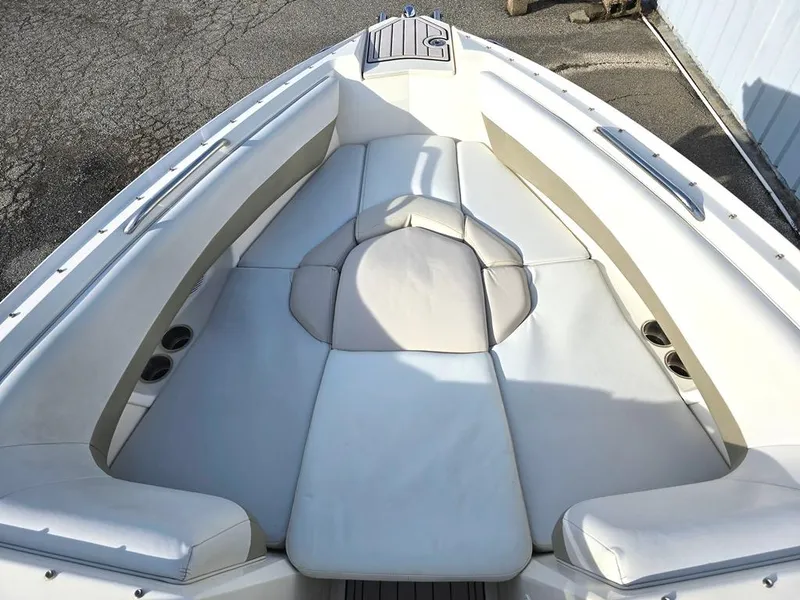 Slide: The Image of 2006 Larson LXI 268 BR boat with spacious bow seating area. - 4