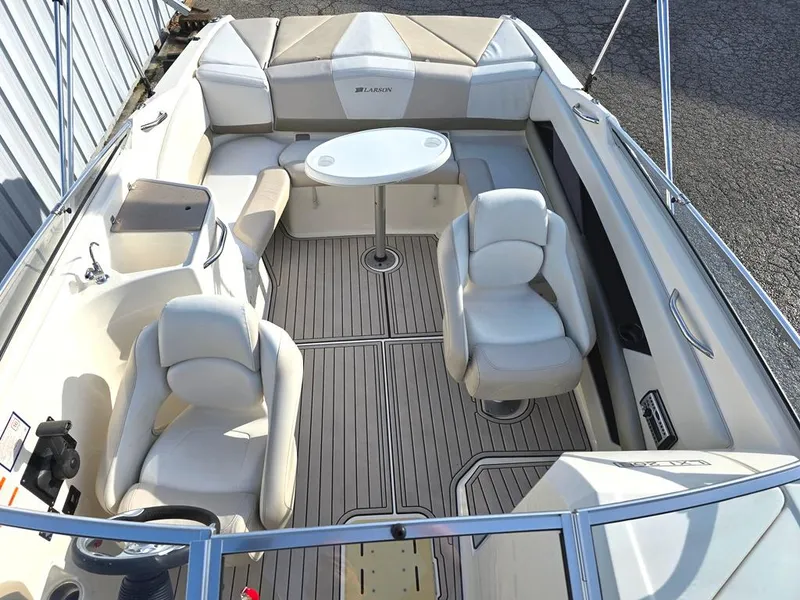 Slide: The Image of 2006 Larson LXI 268 BR boat interior with seating and table. - 5