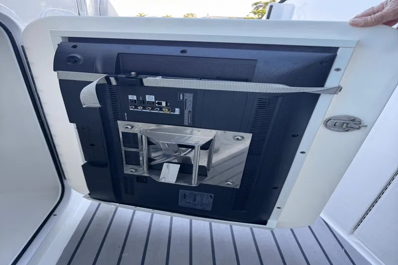 Slide: The Image of Formula 430 Super Sport Crossover 2017 - 16