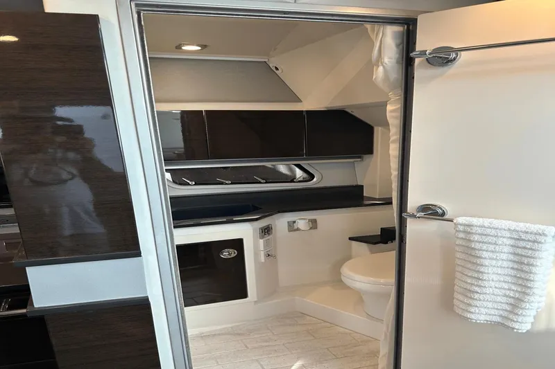 Slide: The Image of Formula 430 Super Sport Crossover 2017 - 22