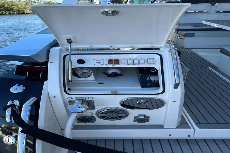 Slide: The Image of Formula 430 Super Sport Crossover 2017 - 24