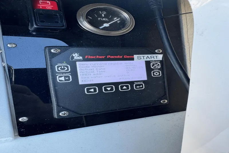 Slide: The Image of Formula 430 Super Sport Crossover 2017 - 25