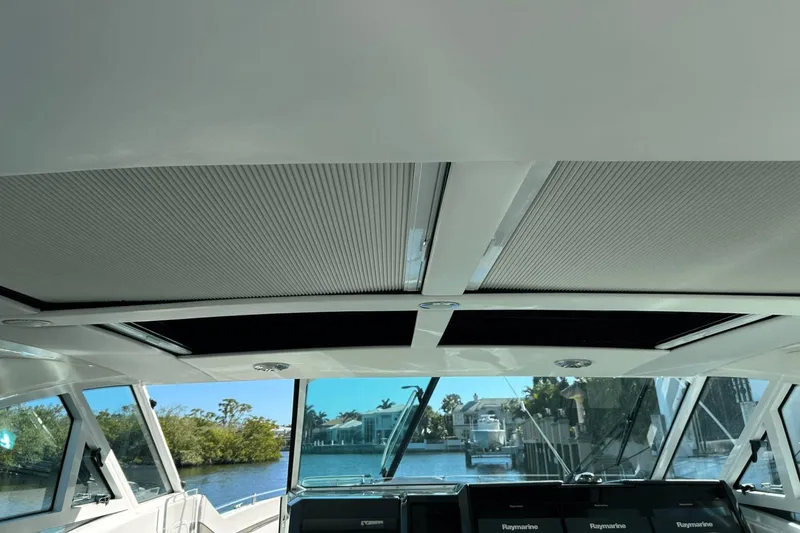 Slide: The Image of Formula 430 Super Sport Crossover 2017 - 9