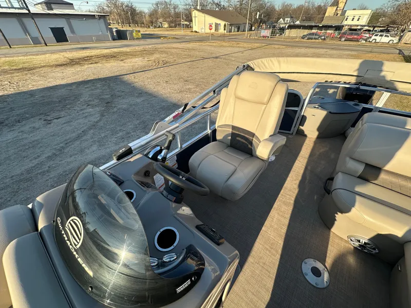 Slide: The Image of 2023 Sun Tracker Fishin' Barge 20 DLX interior with steering console and seating. - 10
