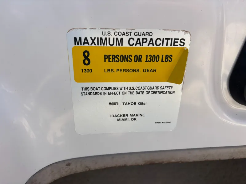 Slide: The Image of 2011 Tracker Tahoe Q5i capacity label: 8 persons or 1300 lbs, U.S. Coast Guard compliant. - 39