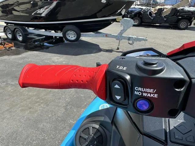 Slide: The Image of 2024 Yamaha Waverunner VX Deluxe handlebar with cruise control and audio features. - 11