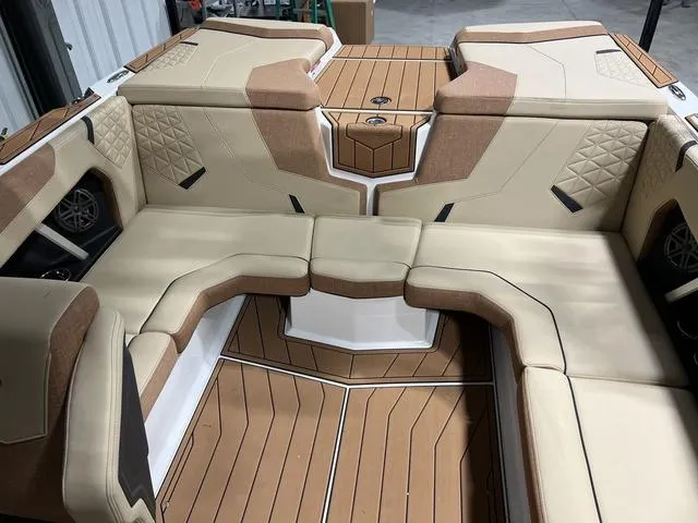 Slide: The Image of Correct Craft Super Air Nautique GS20 2025 - 12