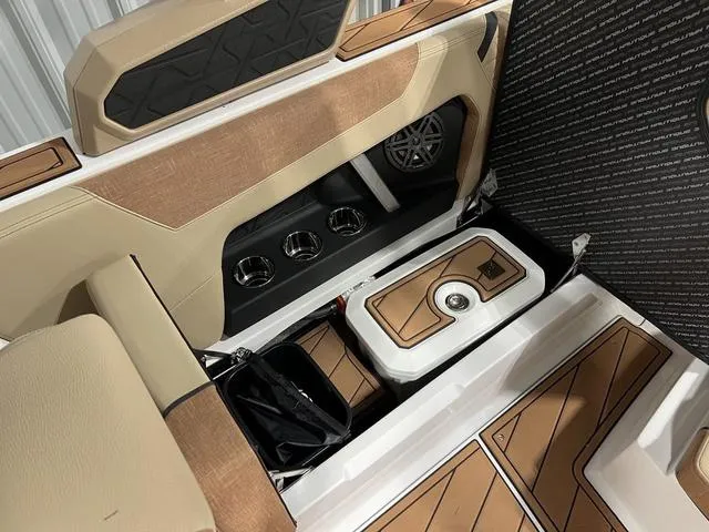 Slide: The Image of Correct Craft Super Air Nautique GS20 2025 - 13