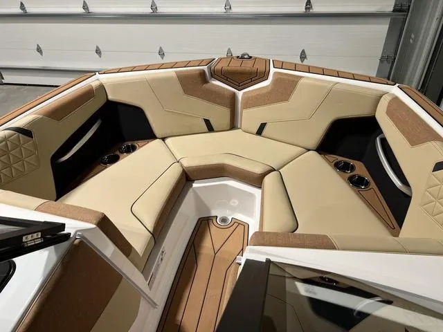 Slide: The Image of Correct Craft Super Air Nautique GS20 2025 - 30