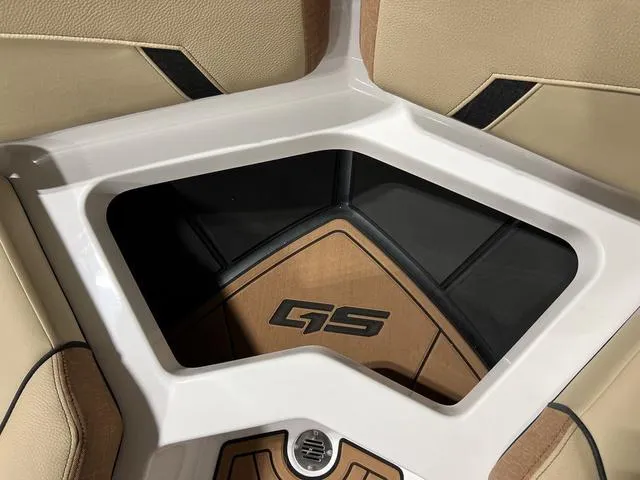Slide: The Image of Correct Craft Super Air Nautique GS20 2025 - 32