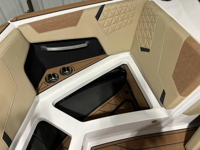 Slide: The Image of Correct Craft Super Air Nautique GS20 2025 - 34