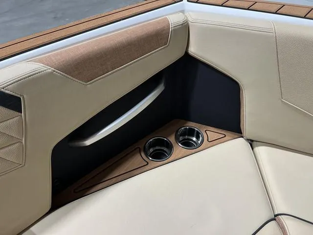 Slide: The Image of Correct Craft Super Air Nautique GS20 2025 - 35