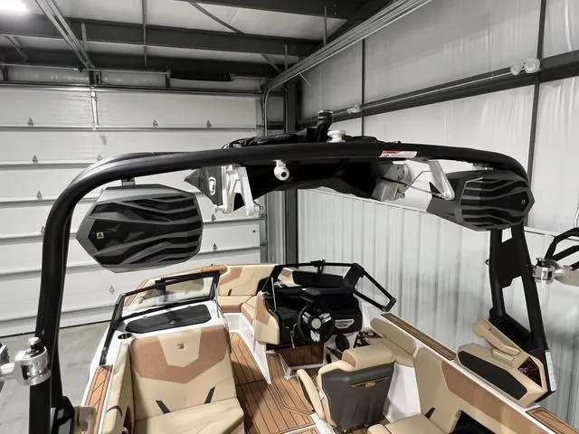 Slide: The Image of Correct Craft Super Air Nautique GS20 2025 - 38