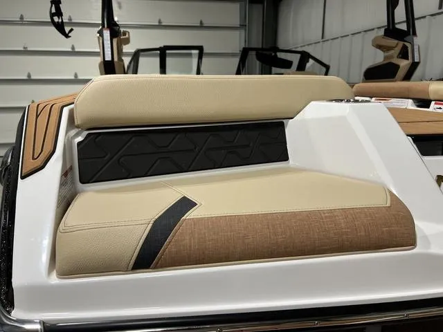 Slide: The Image of Correct Craft Super Air Nautique GS20 2025 - 6