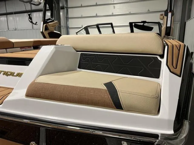 Slide: The Image of Correct Craft Super Air Nautique GS20 2025 - 7