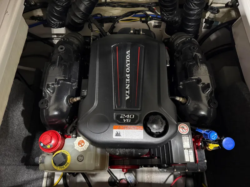 Slide: The Image of 2018 Four Winns H210 boat engine, Volvo Penta 240 V6, detailed view. - 33