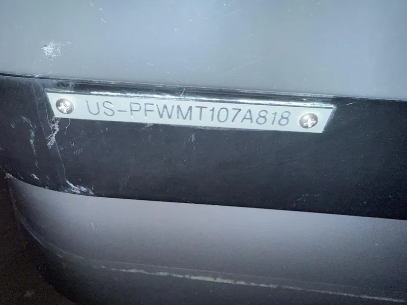Slide: The Image of 2018 Four Winns H210 boat hull identification number plate. - 39
