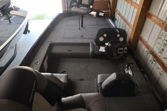 Slide: The Image of Crestliner 1700 Ridge 2024 - 4