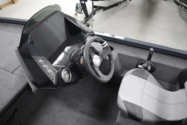 Slide: The Image of Crestliner XF 18 Bass 2025 - 10