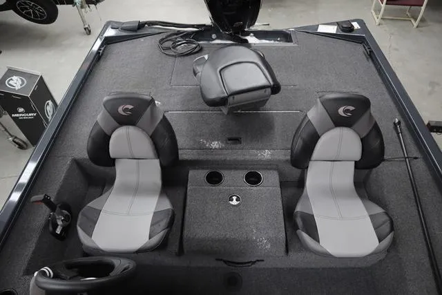 Slide: The Image of Crestliner XF 18 Bass 2025 - 9