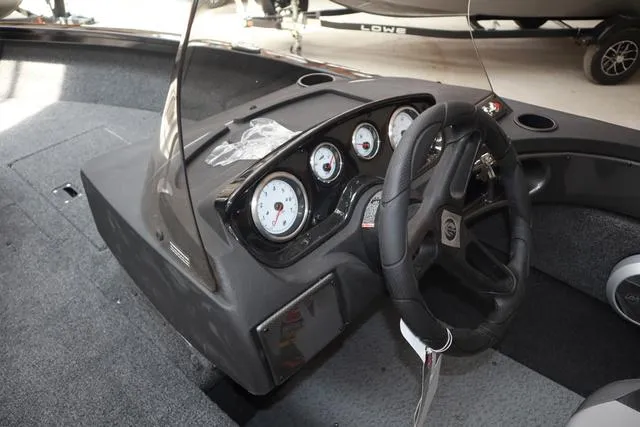 Slide: The Image of Crestliner 1650 HAWK SC JS 2025 - 13