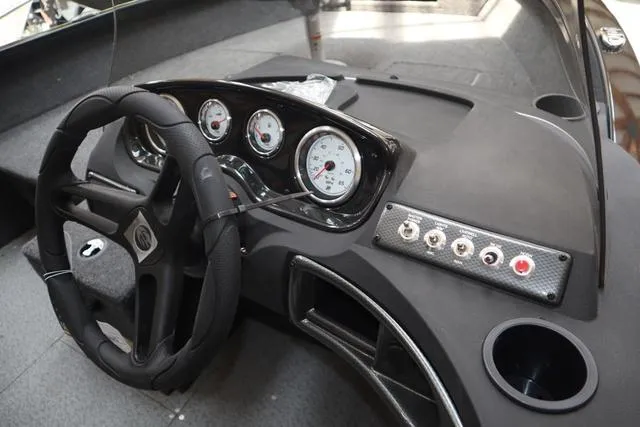 Slide: The Image of Crestliner 1650 HAWK SC JS 2025 - 14