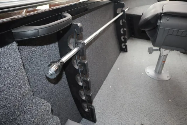 Slide: The Image of Crestliner 1650 HAWK SC JS 2025 - 19