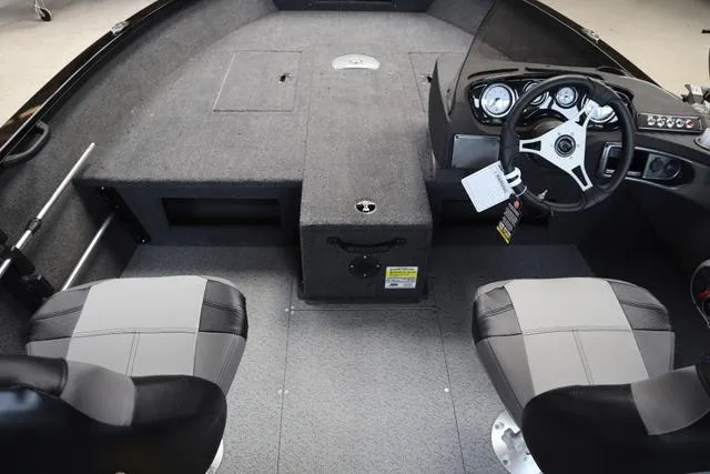 Slide: The Image of Crestliner 1650 HAWK SC JS 2025 - 3